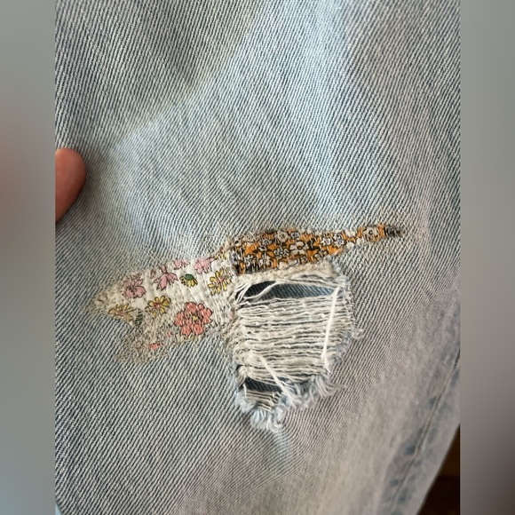 Levi’s 501® 150th Anniversary Light Wash Jeans – Floral Patched Knee – W28 L30 - Picture 3 of 15